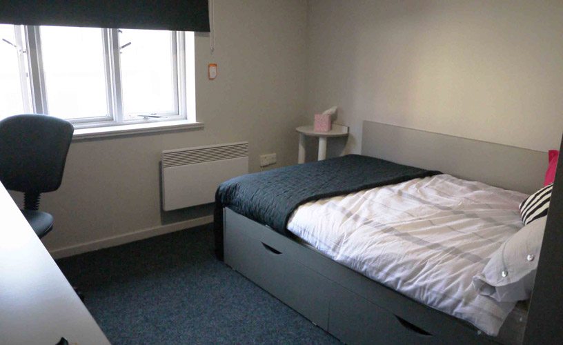 8 bed flat bedroom room type -
