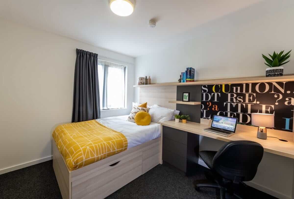 Standard en suite bedroom
