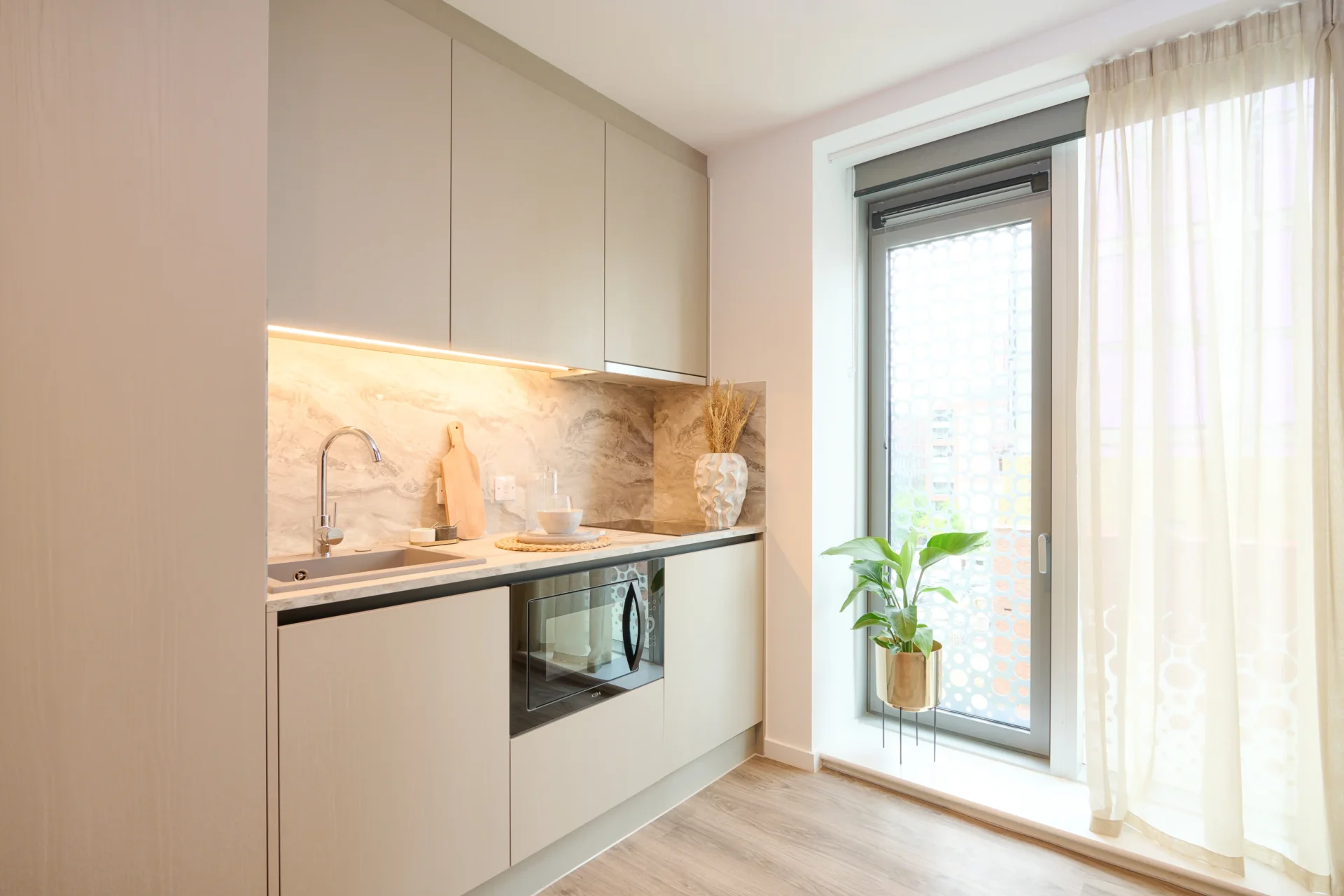 Square-Gardens-Acer-silver-studio-kitchen