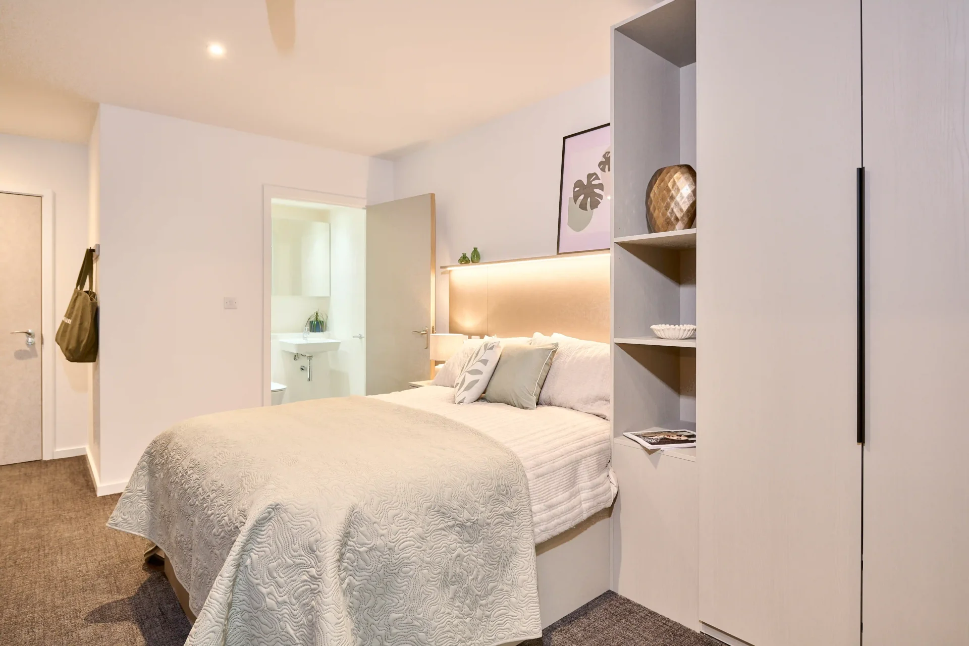 Square Gardens Platinum Studio (Floors 17 - 25)
