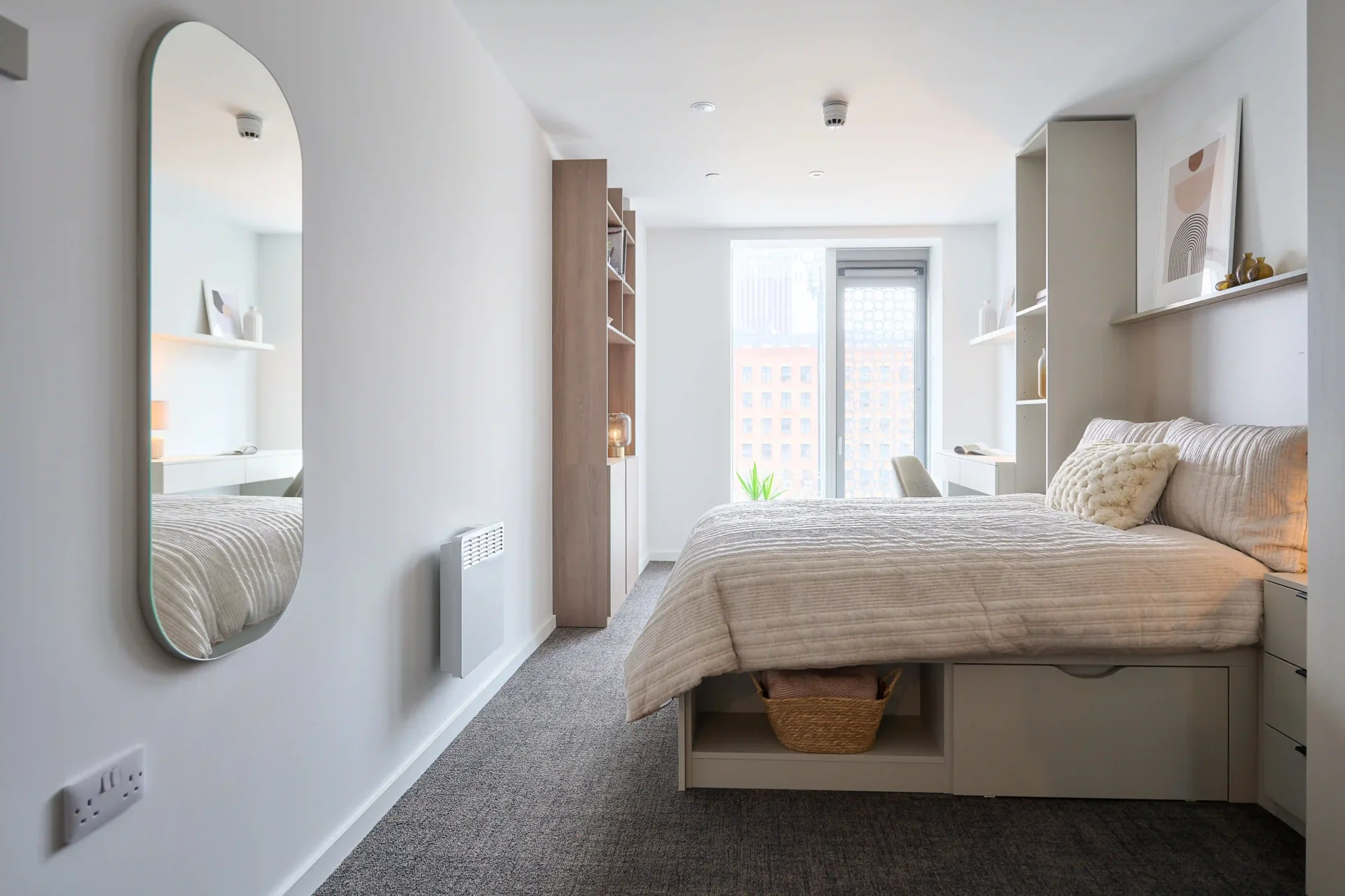 Square Gardens Deluxe Plus Ensuite (Floors 10 - 16)