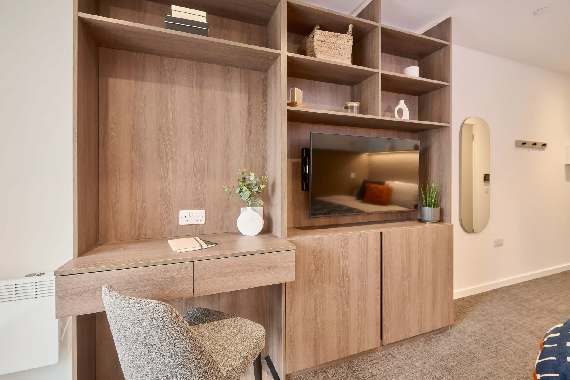 Square Gardens Silver Studio (Floors 10 - 16)
